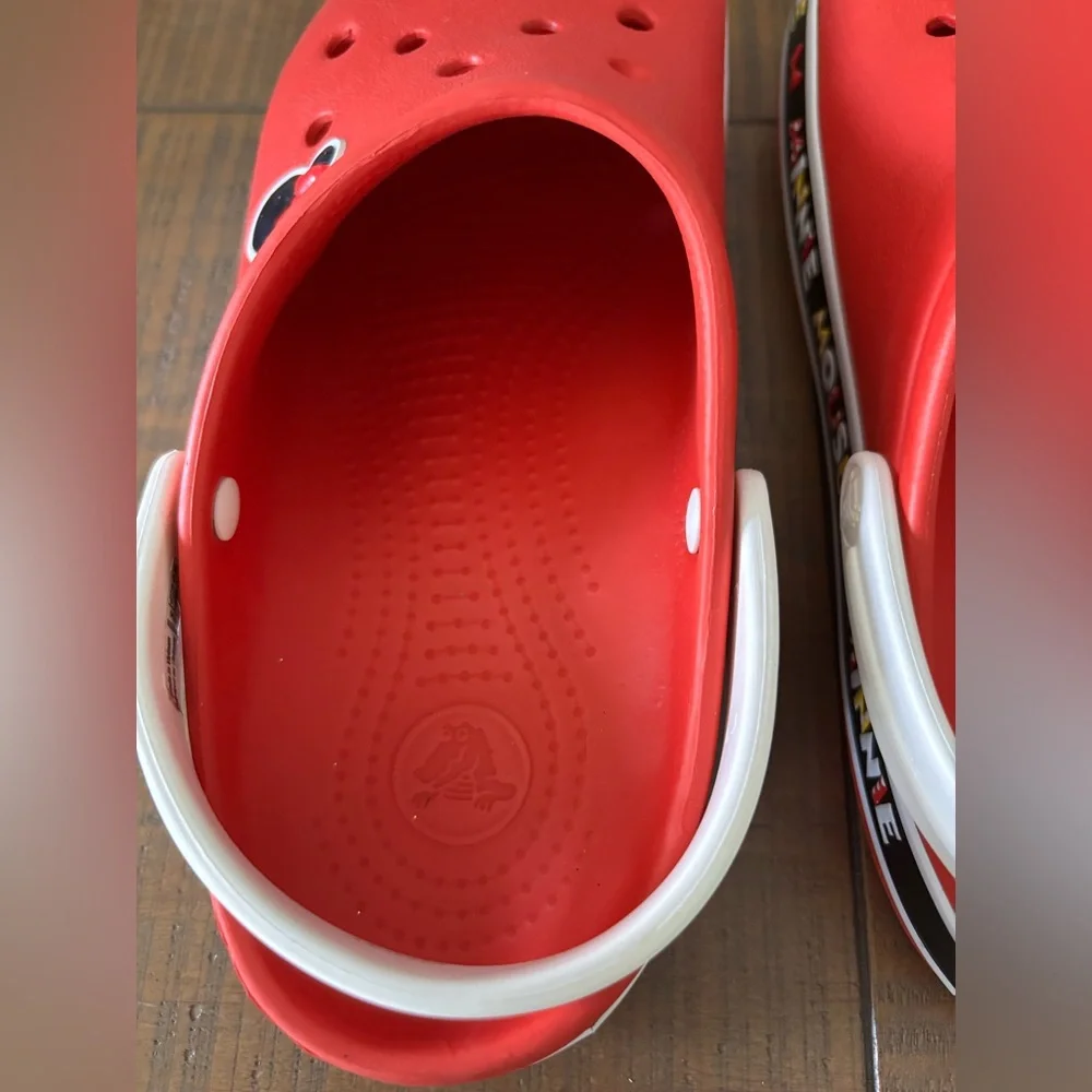Crocs Women’s Minnie Mouse Classic Clogs - Picture 8 of 12